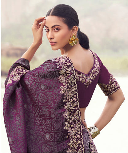 Sari violet foncé aubergine en pure soie satinée et jacquard COLLECTION SAYAARAH