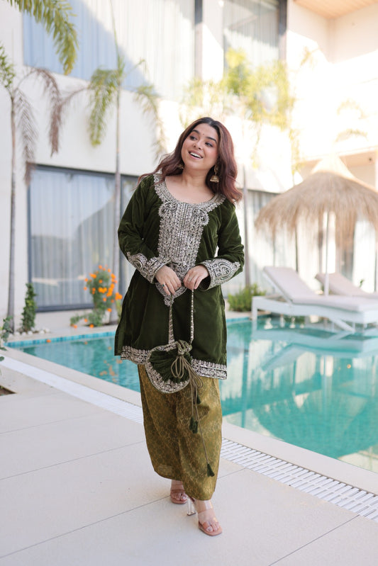 Ensemble Salwar Suit vert foncé et clair en velours et zari avec sac style batwa assorti COLLECTION ZOYA