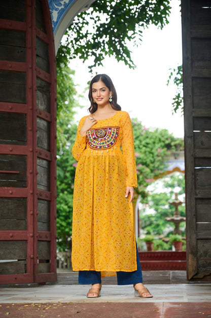 Eleganter rosa-grauer Braut-Lehenga mit Zarkan-Stickerei und Pailletten