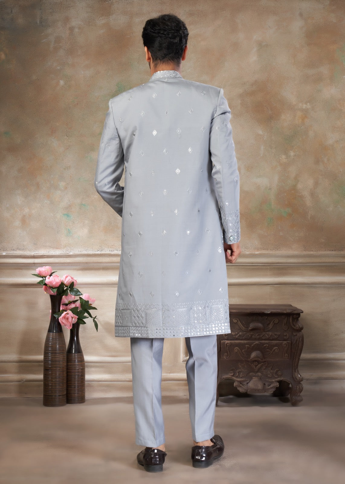 Ensemble Sherwani Homme Gris Clair avec Broderies et Sequins COLLECTION DHIMAN
