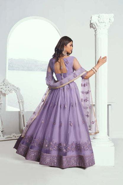 Lehenga Choli violet lavande en résille avec broderie au fil de coton et sequins COLLECTION CHANDRALEKHA