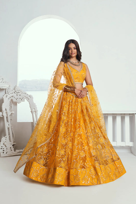 Lehenga Choli jaune en résille avec broderie au fil de coton et sequins COLLECTION CHANDRALEKHA