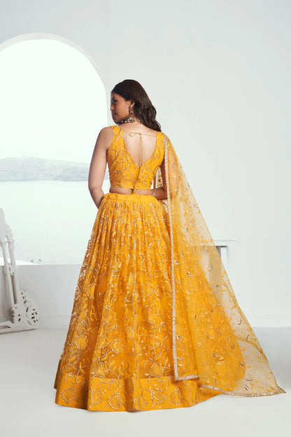 Lehenga Choli jaune en résille avec broderie au fil de coton et sequins COLLECTION CHANDRALEKHA
