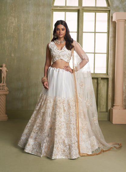 Ensemble Lehenga de Mariage Traditionnel Blanc Nacré avec Broderies Luxueuses COLLECTION CHANDRALEKHA
