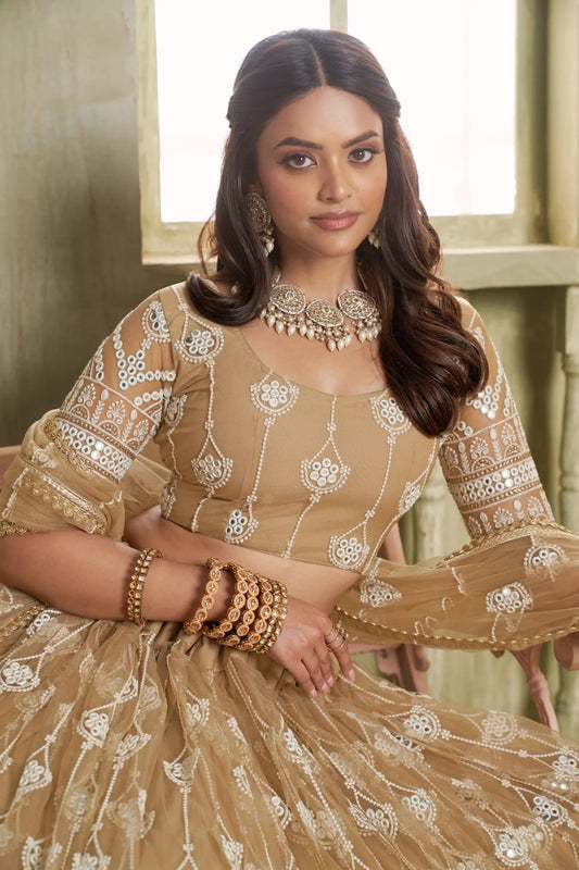 Lehenga Choli beige en résille avec broderie au fil de coton et sequins COLLECTION CHANDRALEKHA
