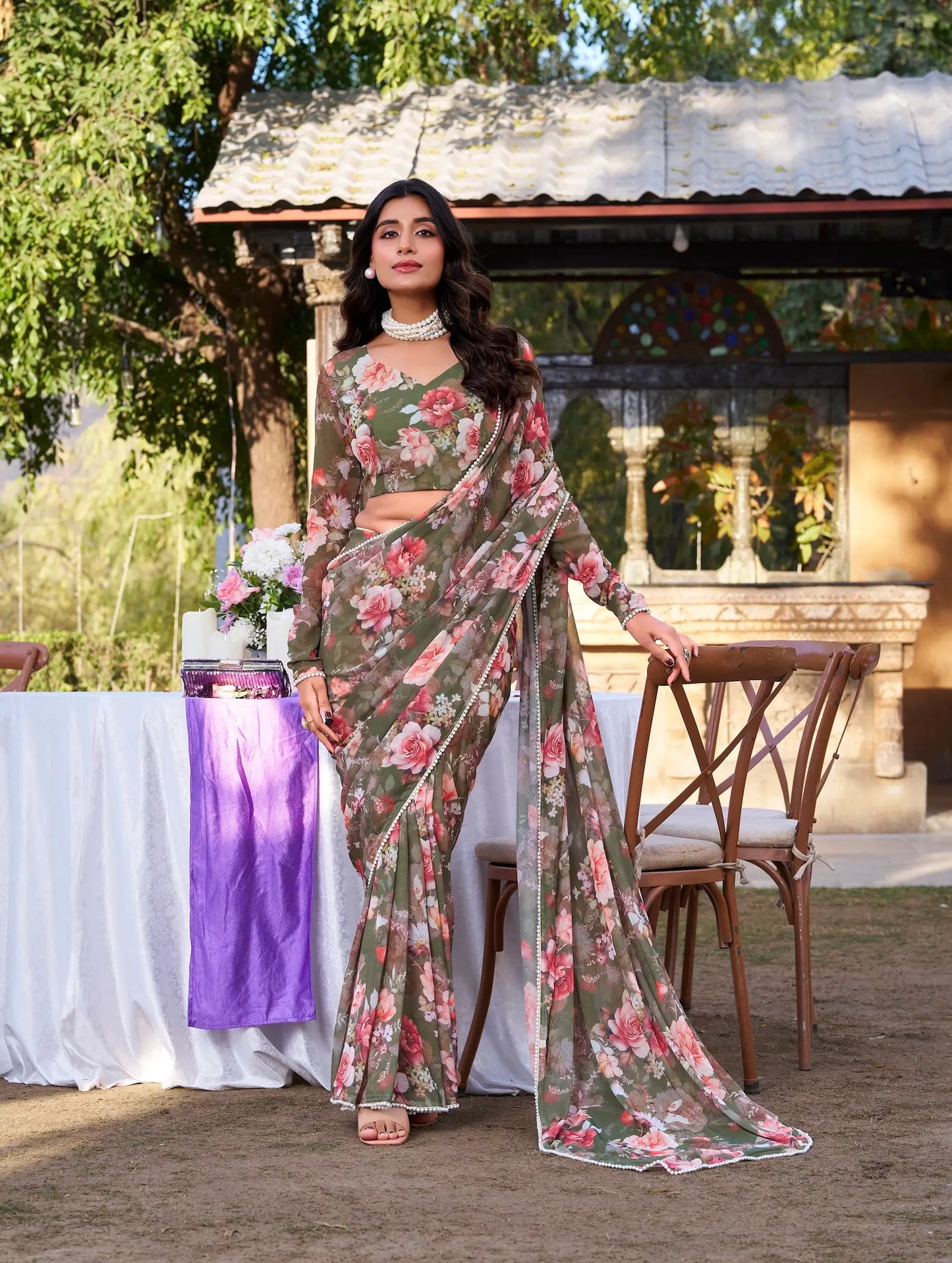 Sari fleuri Vert Olive en Marble Ultra-Léger avec bordure en Dentelle de Perles, manches longues COLLECTION KATRINA