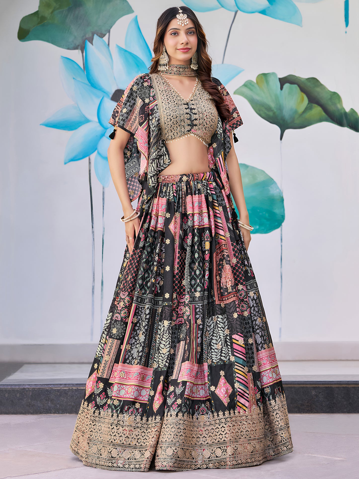 Eleganter rosa-grauer Braut-Lehenga mit Zarkan-Stickerei und Pailletten