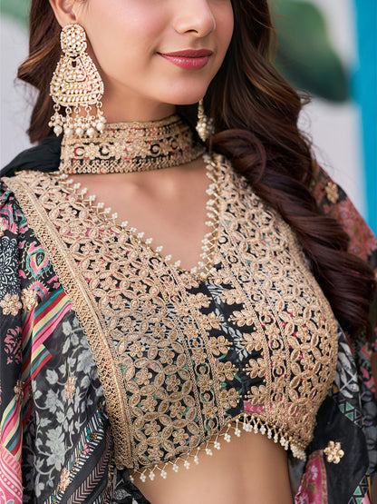 Eleganter rosa-grauer Braut-Lehenga mit Zarkan-Stickerei und Pailletten