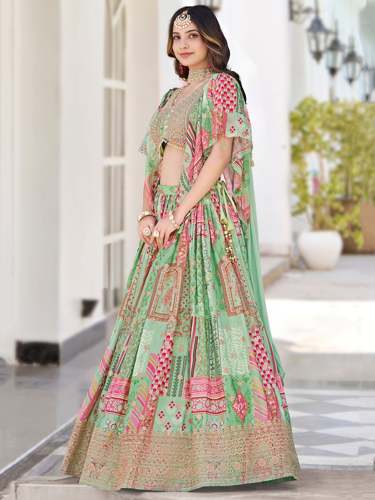 Eleganter rosa-grauer Braut-Lehenga mit Zarkan-Stickerei und Pailletten