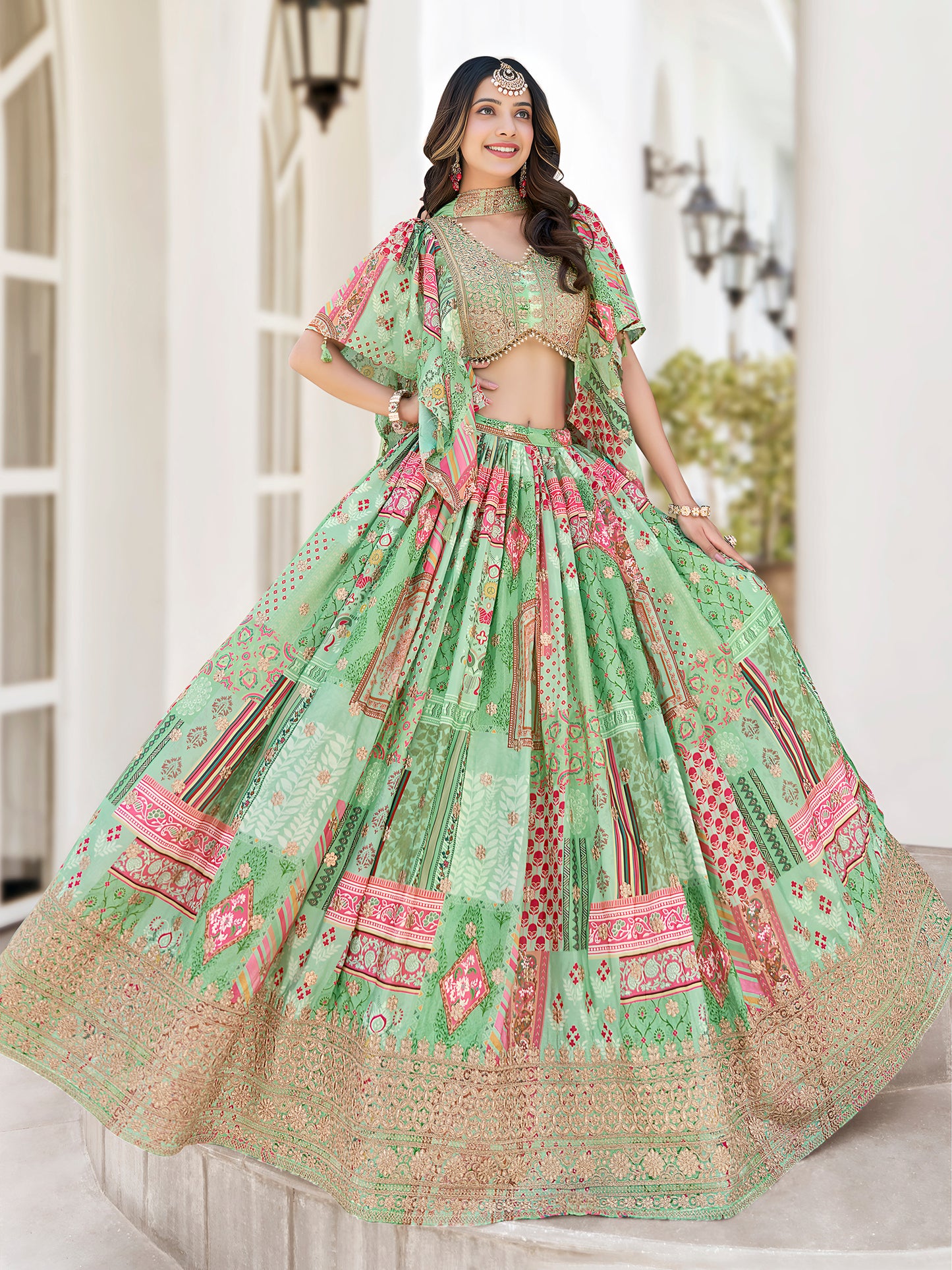 Eleganter rosa-grauer Braut-Lehenga mit Zarkan-Stickerei und Pailletten