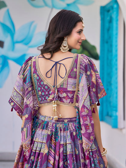 Eleganter rosa-grauer Braut-Lehenga mit Zarkan-Stickerei und Pailletten