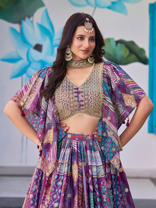 Eleganter rosa-grauer Braut-Lehenga mit Zarkan-Stickerei und Pailletten