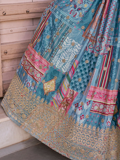 Eleganter rosa-grauer Braut-Lehenga mit Zarkan-Stickerei und Pailletten