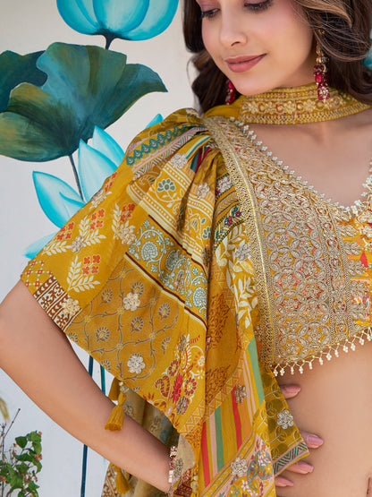 Eleganter rosa-grauer Braut-Lehenga mit Zarkan-Stickerei und Pailletten