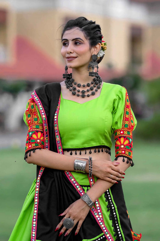 Lehenga choli spécial Navratri vert perroquet vibrant avec travail Ganthi en coton et soie