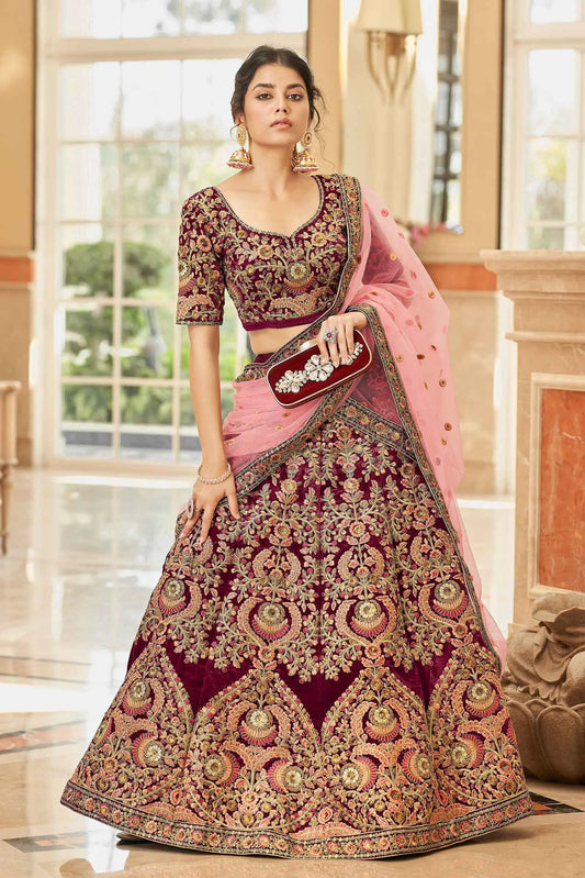 Lehenga choli en velours bordeaux orné de broderies au fil, dori, zari et sequins COLLECTION KAMYA