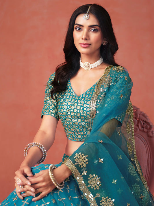 Rosa 3-teiliges Lehenga-Jacken-Set (Koti) mit Stickdetails