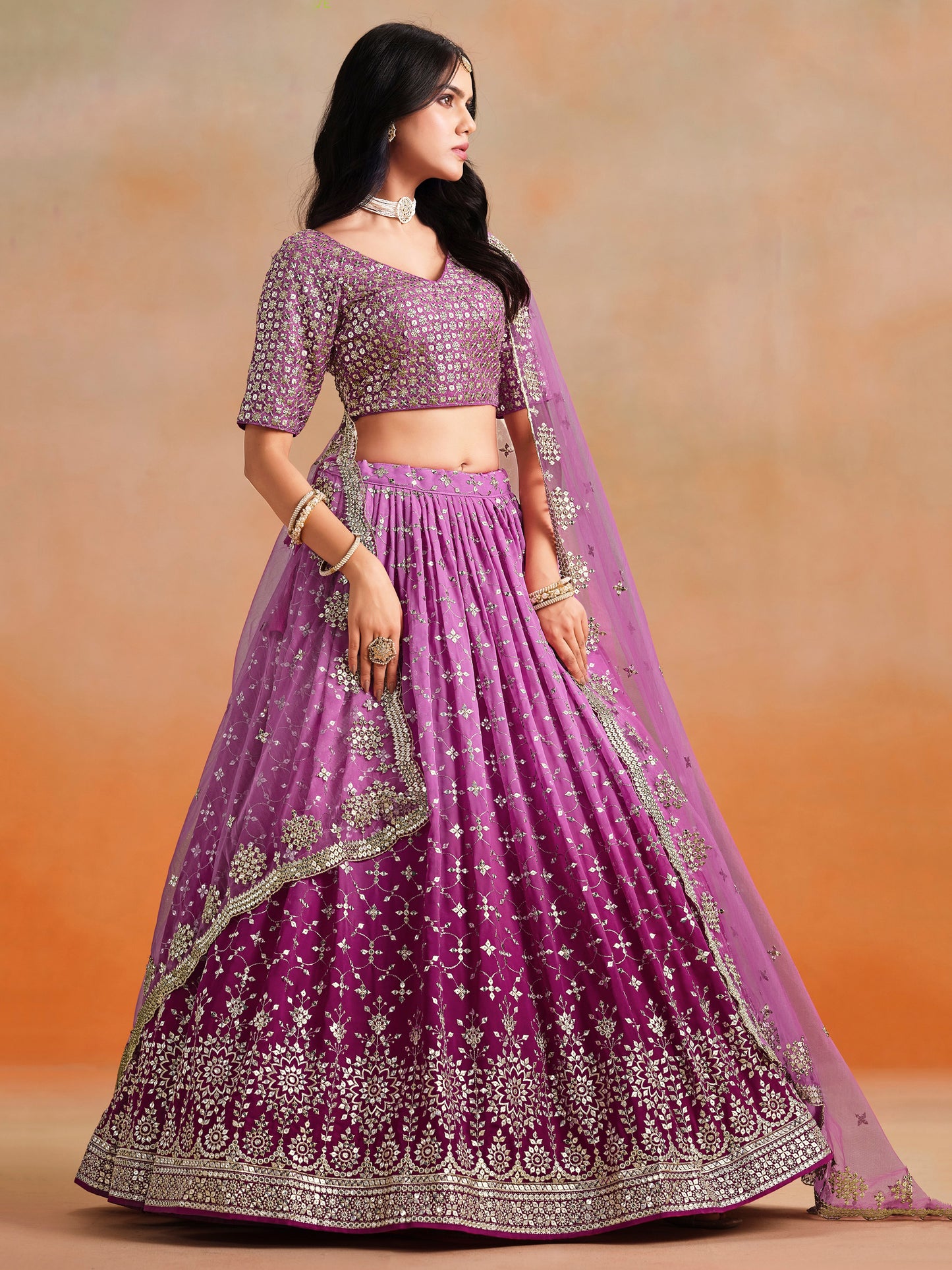 Rosa 3-teiliges Lehenga-Jacken-Set (Koti) mit Stickdetails
