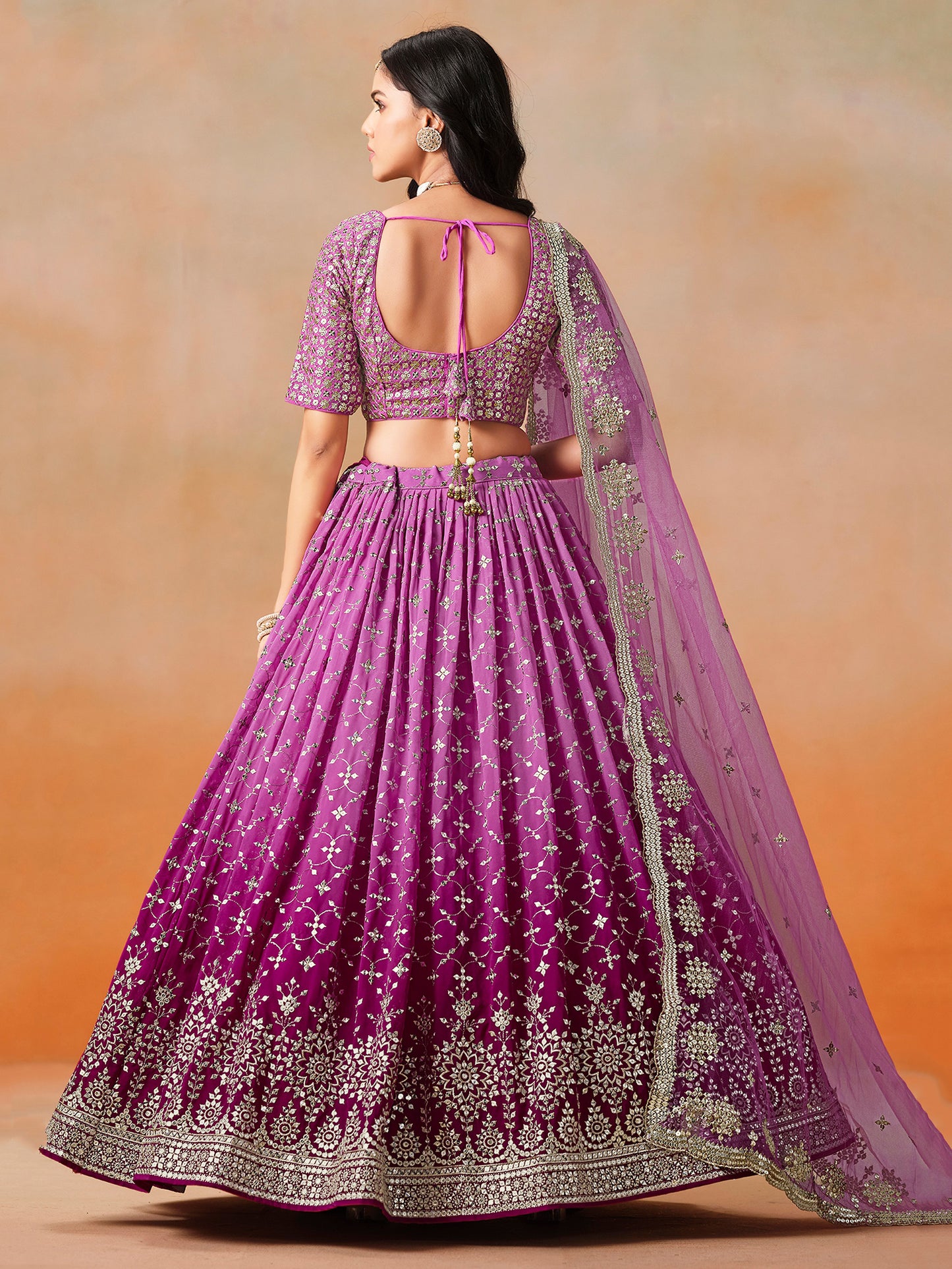 Rosa 3-teiliges Lehenga-Jacken-Set (Koti) mit Stickdetails