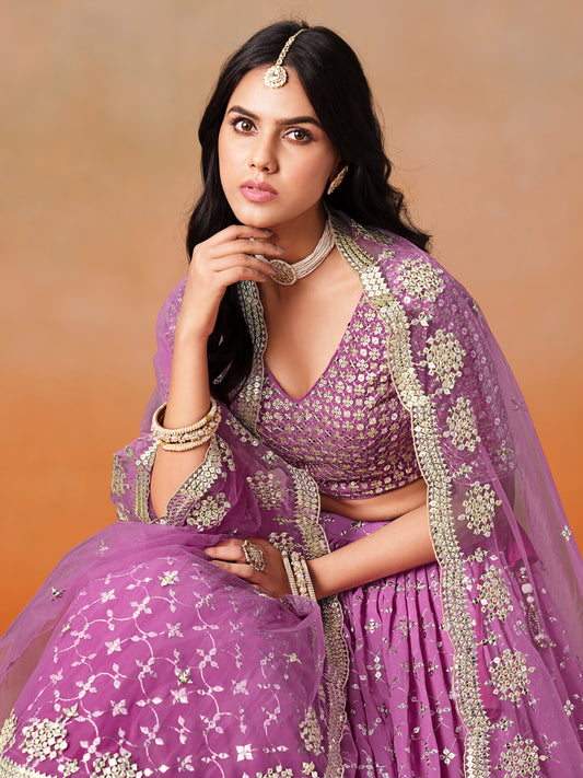 Rosa 3-teiliges Lehenga-Jacken-Set (Koti) mit Stickdetails