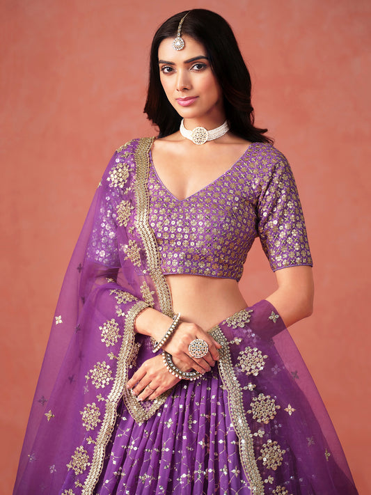 Rosa 3-teiliges Lehenga-Jacken-Set (Koti) mit Stickdetails
