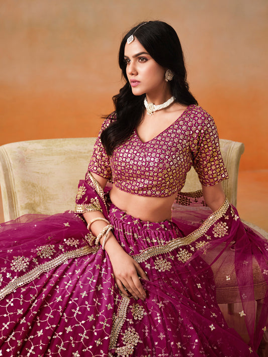 Rosa 3-teiliges Lehenga-Jacken-Set (Koti) mit Stickdetails