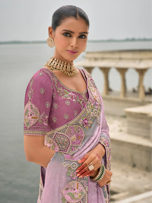 Sari lavande en jacquard de viscose avec broderie, perles, khatli et travail de tissage zari