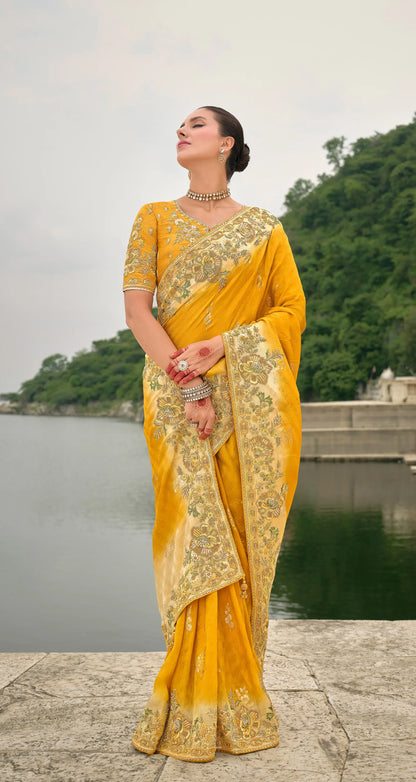 Sari jaune en jacquard de viscose avec broderie, perles, khatli et travail de tissage zari