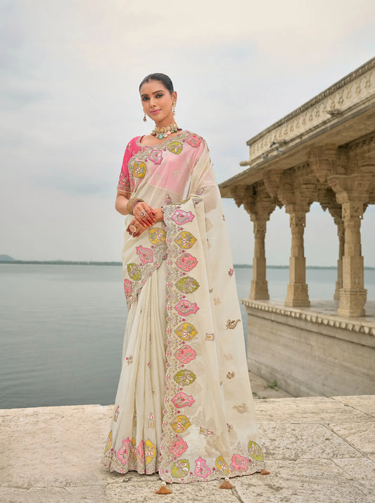 Sari gris pastel en jacquard de viscose avec broderie, perles, khatli et travail de tissage zari