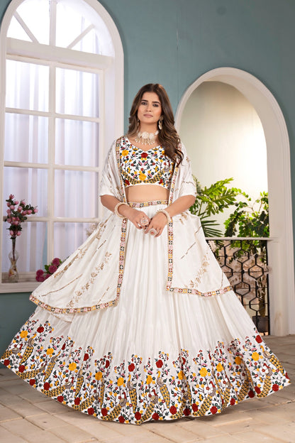 Lehenga choli blanc en chinon aux fleurs multicolores brodées