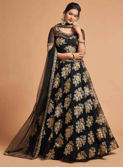 Lehenga en filet doux noir avec broderie Zari et sequins multiples