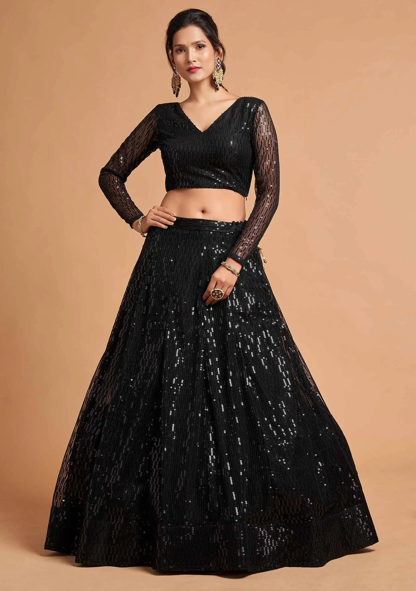 Lehenga choli noir en filet doux avec broderie en fil et multiples sequins