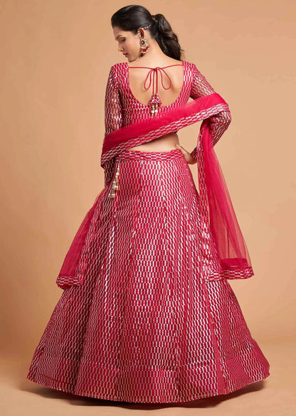 Lehenga choli en filet doux rose fuchsia avec broderie en fil et multiples sequins