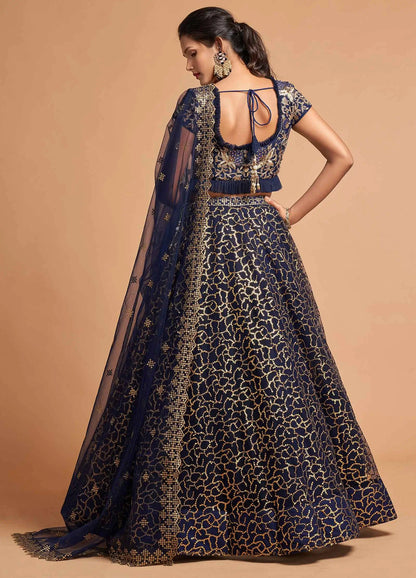 Lehenga bleu marine en filet doux avec broderie en zari, badla, dori et fil
