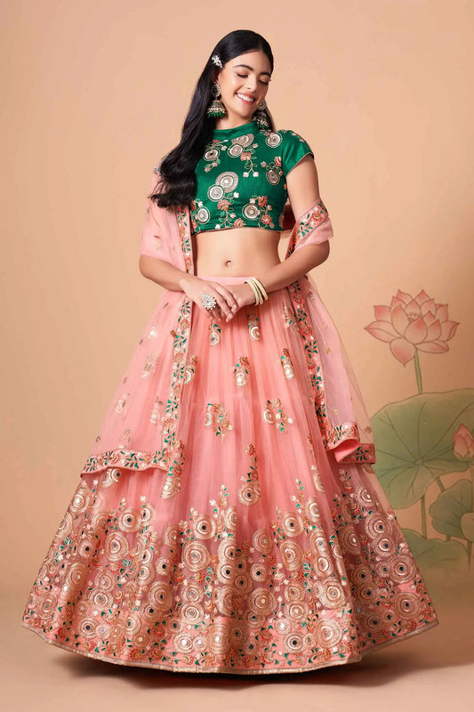 Lehenga pêche en filet doux avec broderie au fil, zari, dori et sequins avec travail de miroir