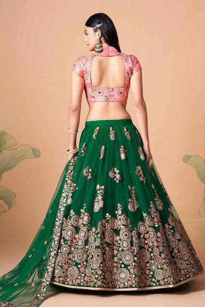 Lehenga vert et rose en filet doux avec broderie au fil, zari, dori et sequins avec travail de miroir