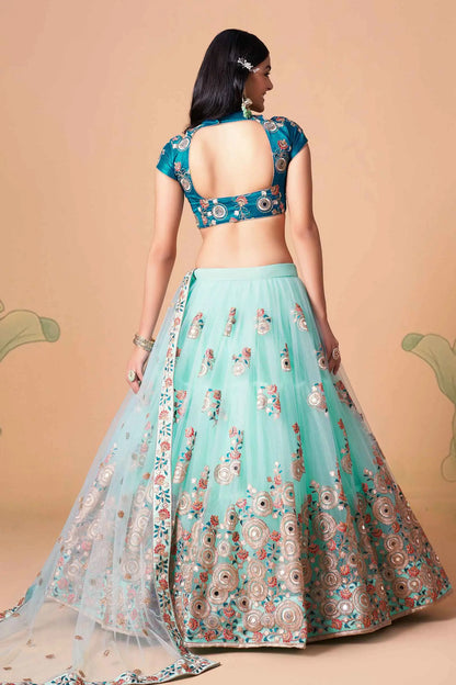 Lehenga en Filet Bleu Ciel avec Broderie en Fil, Zari, Dori et Sequins avec Travail de Miroir