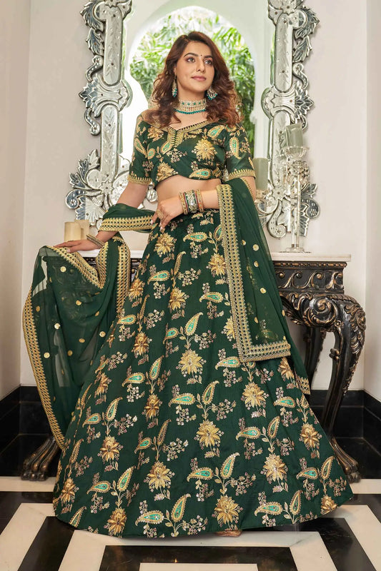 Lehenga vert émeraude en soie artificielle avec broderie fil Zari, Dori et sequins COLLECTION KAMYA