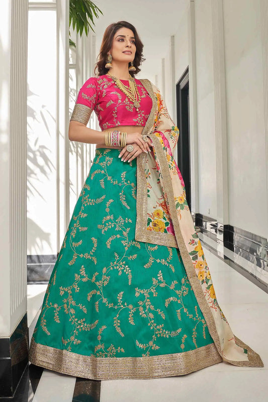 Designer-Lehenga aus türkisfarbener und weißer Kunstseide mit Fadenstickerei, Zari, Dori und Pailletten KAMYA COLLECTION DESIGNER INSPIRATION