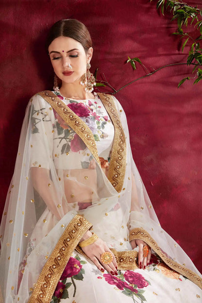 Lehenga choli en soie blanc cassé avec imprimé floral, broderie en dori, zari et sequins