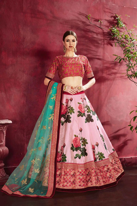 Lehenga choli en soie rose avec imprimé floral, broderie en dori, zari et sequins
