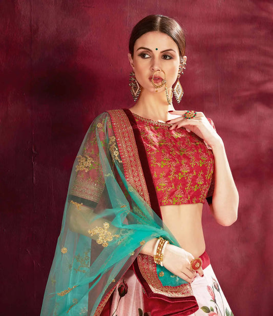 Lehenga choli en soie rose avec imprimé floral, broderie en dori, zari et sequins
