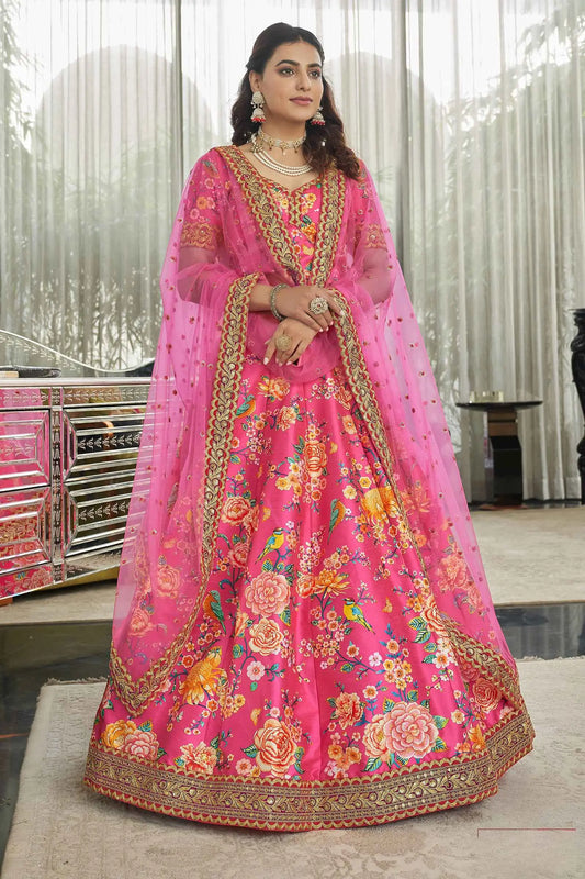 Lehenga choli en soie artificielle rose fuchsia avec imprimé floral digital, broderie dori, sequins et pierres