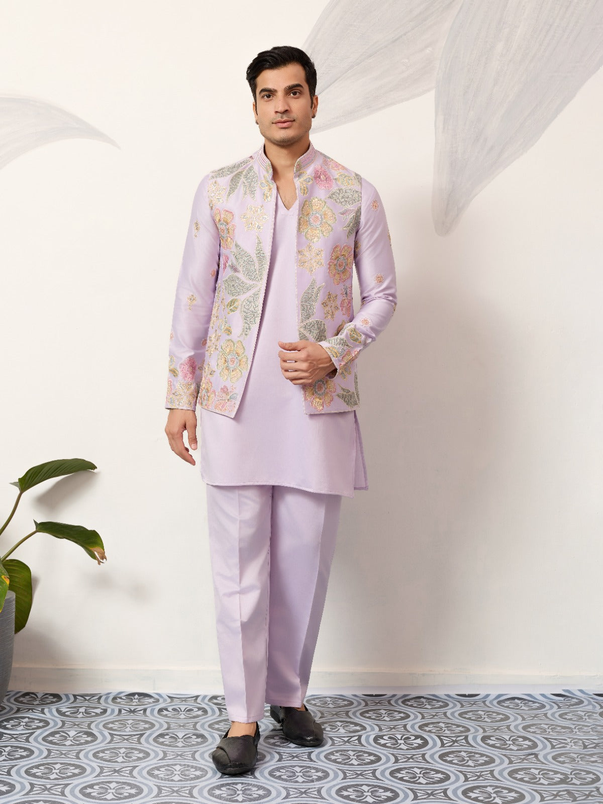 Ensemble Kurta Vesti Koti Homme violet clair lilas avec motifs floraux délicats et broderies de sequins COLLECTION VIVAAN