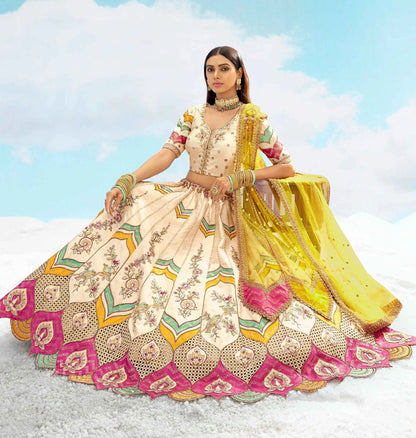 Lehenga de mariée exclusif Designer crème avec patchs lourds multicolores et travail de broderie design COLLECTION NAVYA 2025