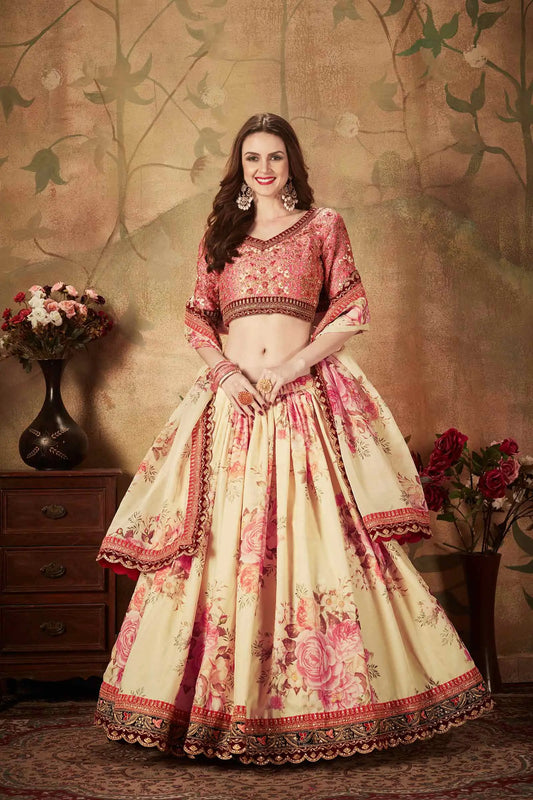 Lehenga en organza beige et pêche avec imprimé floral et travail de sequins
