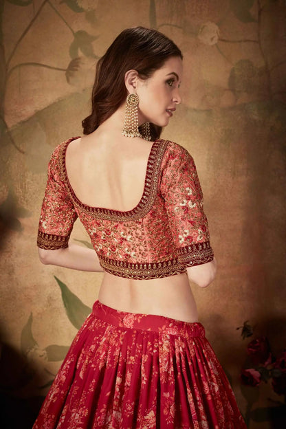 Lehenga en organza bordeaux et pêche avec imprimé floral et travail de sequins
