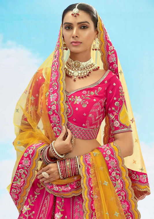 Exklusiver Designer-Braut-Lehenga in Fuchsia-Pink mit Stickereien und Applikationen, NAVYA-KOLLEKTION 2025