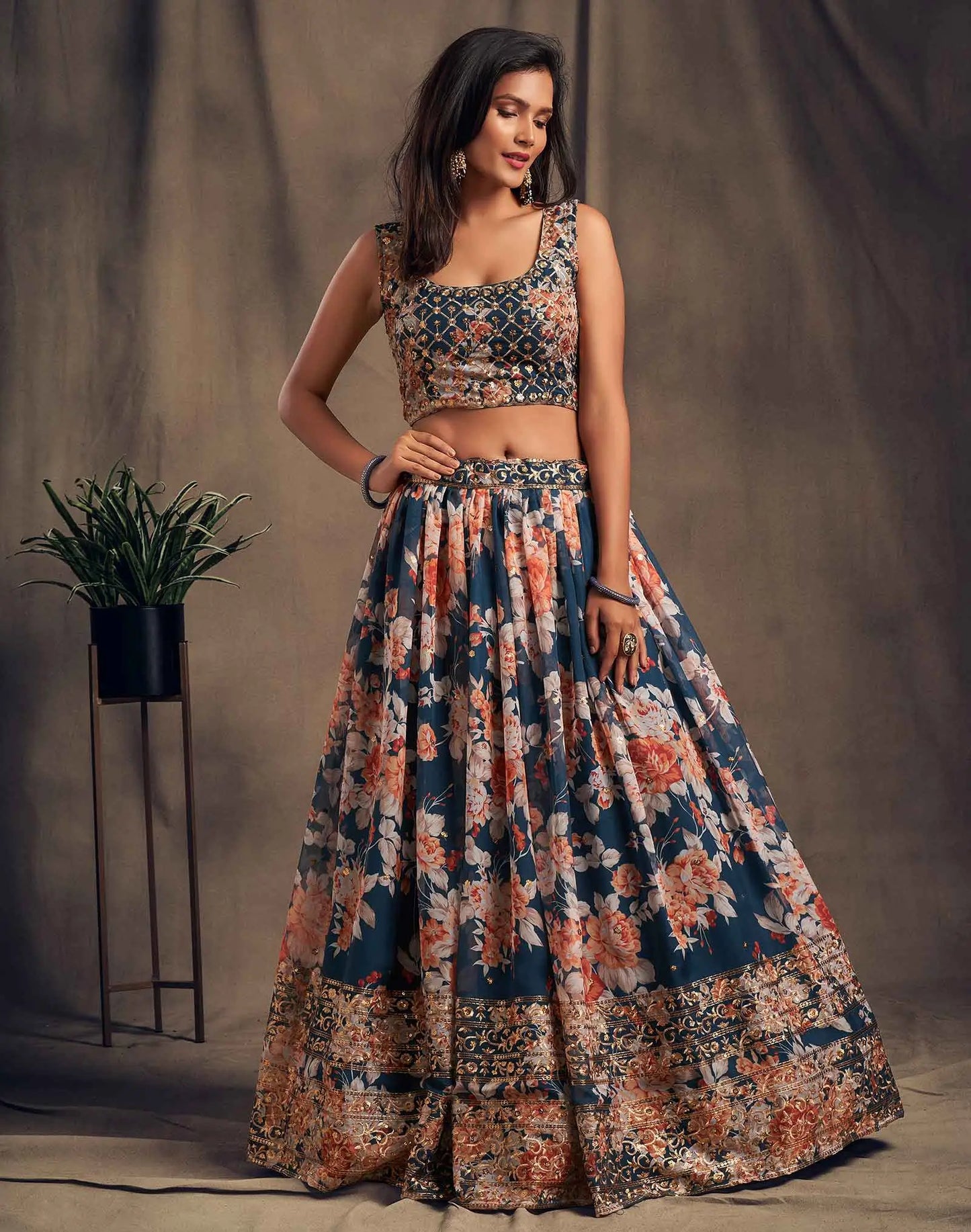 Lehenga en Organza à Imprimé Floral Bleu-vert avec Travaux de Sequins