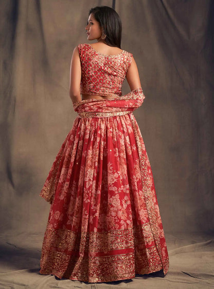 Lehenga en Organza à Imprimé Floral Rouge avec Travaux de Sequins